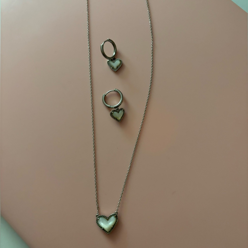Kendra Scott necklace and matching earrings